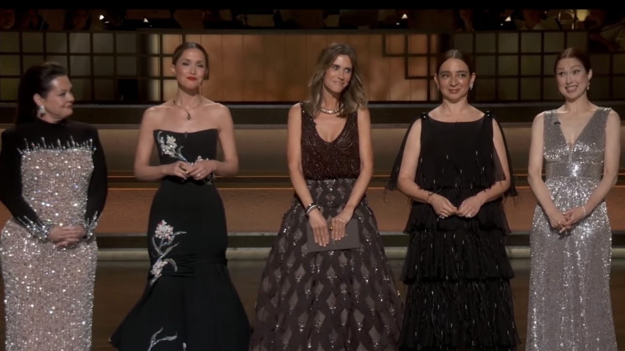 Bridesmaids cast reuniting at Oscars