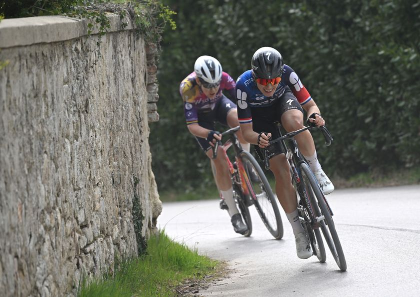 Vollering and Van der Breggen get away from the rest of the favourites before Siena