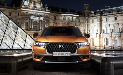 Front grille of DS Automobiles DS7 Crossback