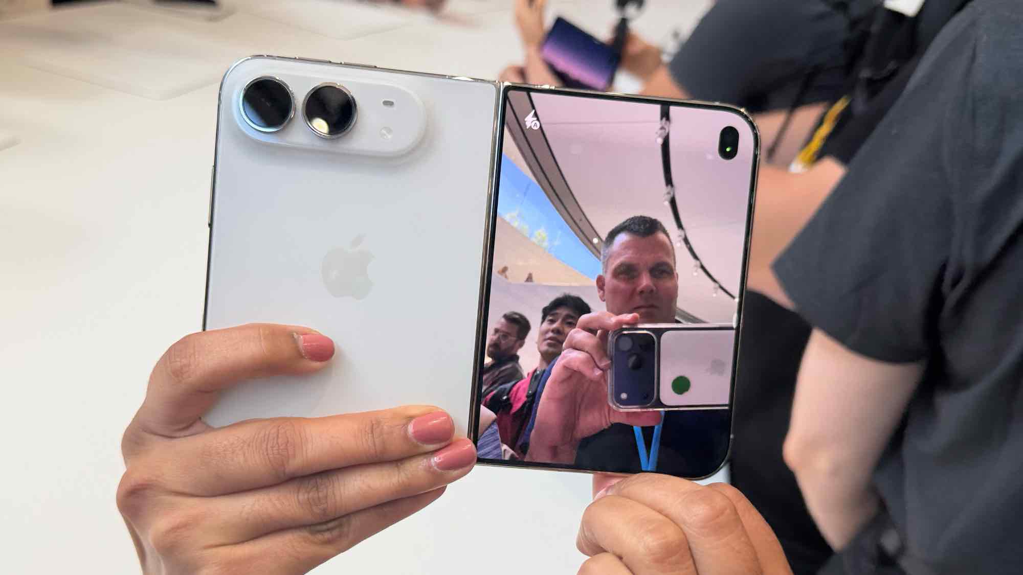 iPhone Duo hands on