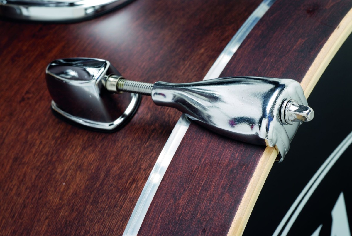Low-mass lugs interfere as little as possible.