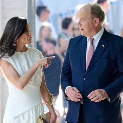 Queen Letizia pointing at Prince Albert