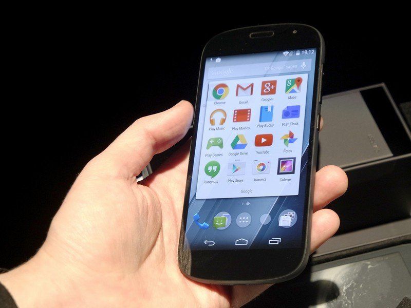 YotaPhone 2