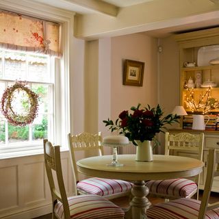 dining room decorations with flower pot on round table