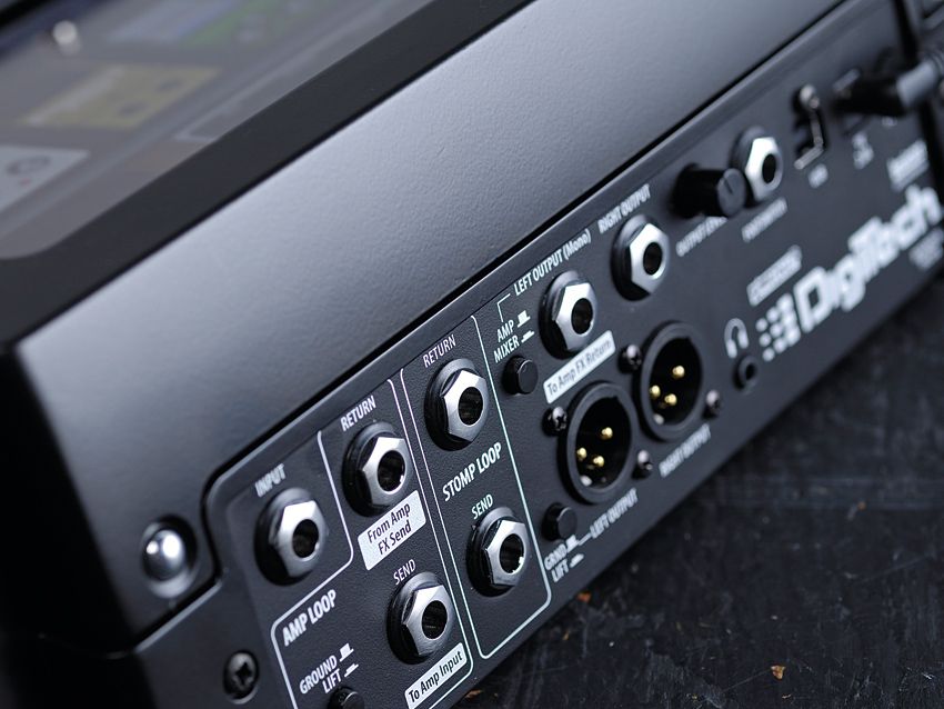 The iPB-10's connections equip it for plenty of different usage scenarios.