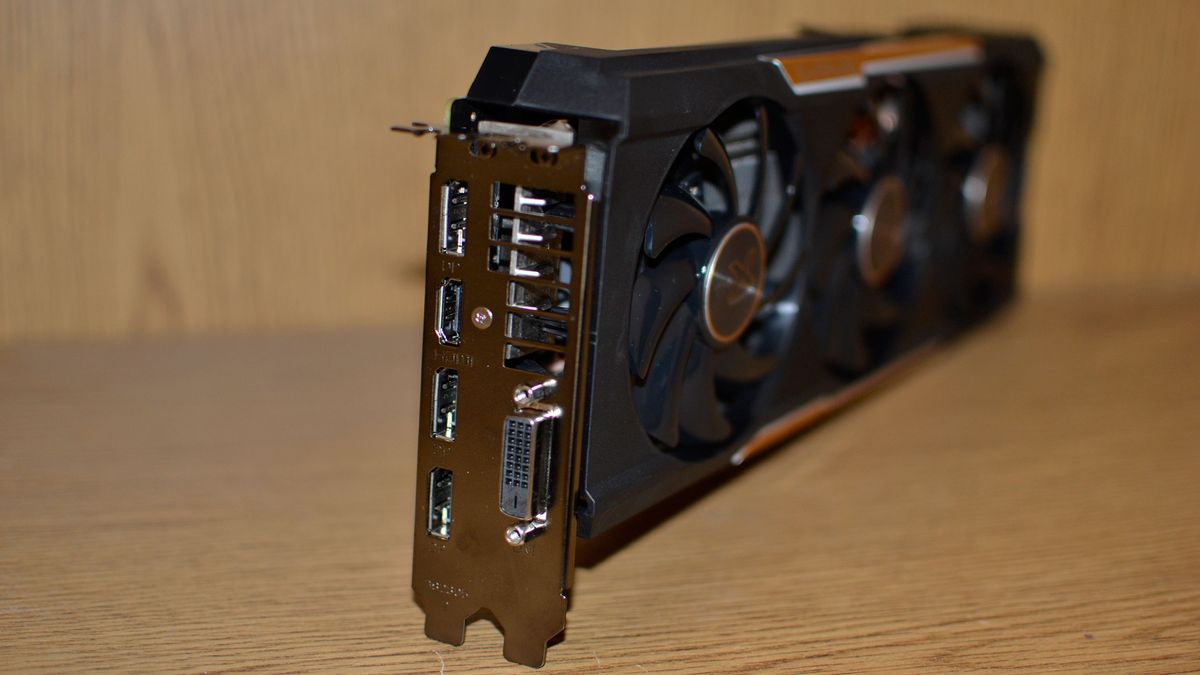 Sapphire Tri-X R9 390X (4)