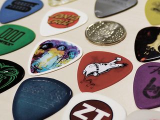 Use your plectrum's tone