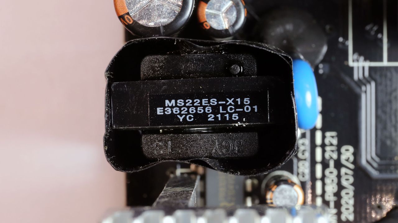 Gigabyte UD750GM