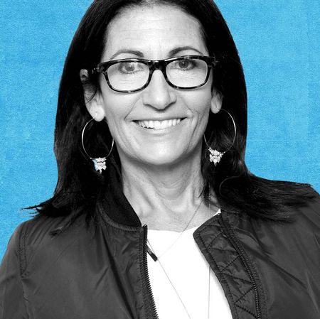 Headshot of makeup mogul Bobbi Brown.