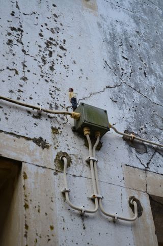 Isaac Cordal street art