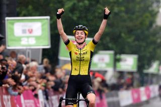 Riejanne Markus solos to victory at Veenendaal-Veenendaal Classic Women