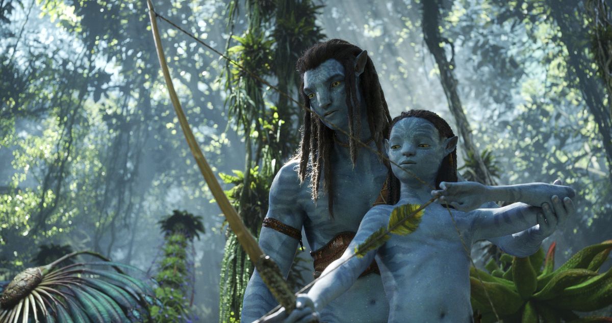 avatar 2 image of jake and neytiri speaking with a water tribe leader