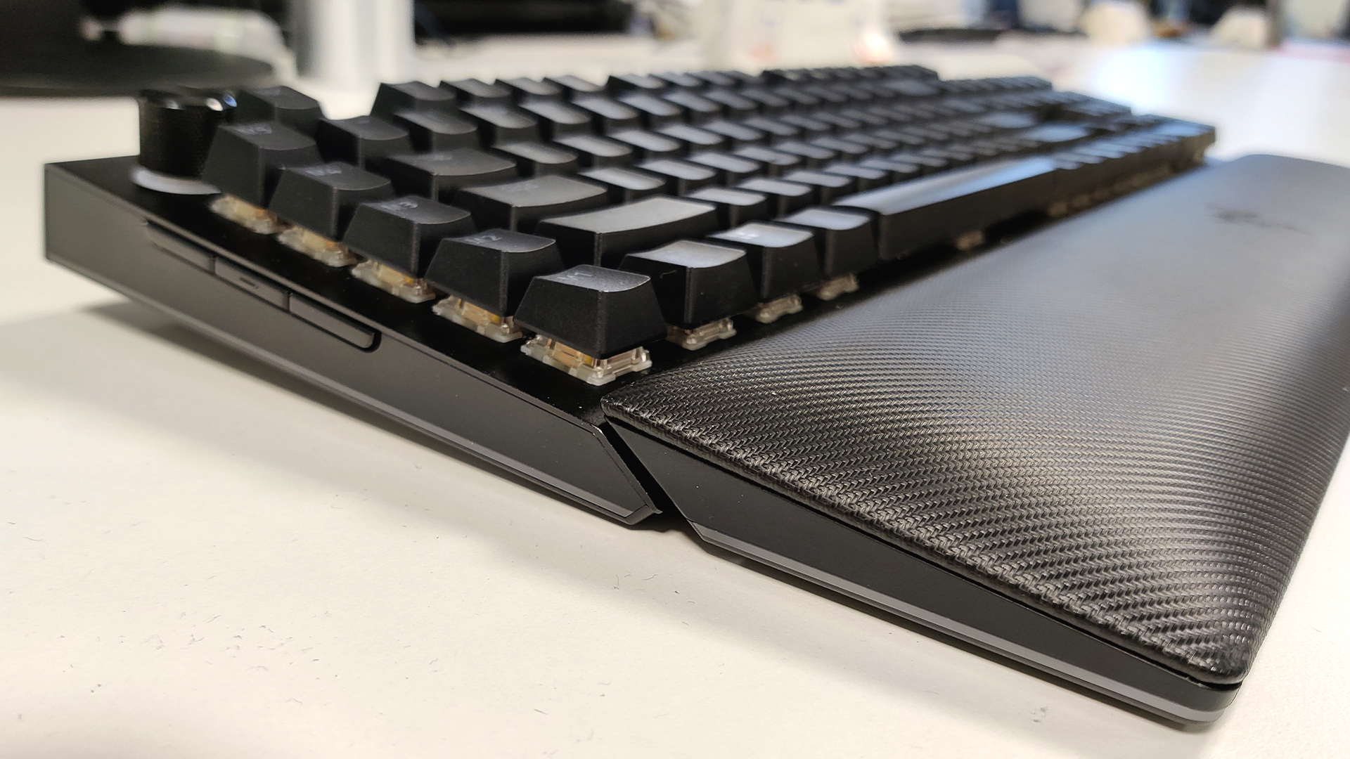 Mechanical Gaming Keyboard - Razer BlackWidow V4 Pro with RGB Lighting