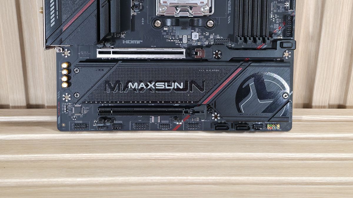 Нижняя часть платы Maxsun Terminator B850M Pro II Maxsun Terminator B850M Pro II - bottom half