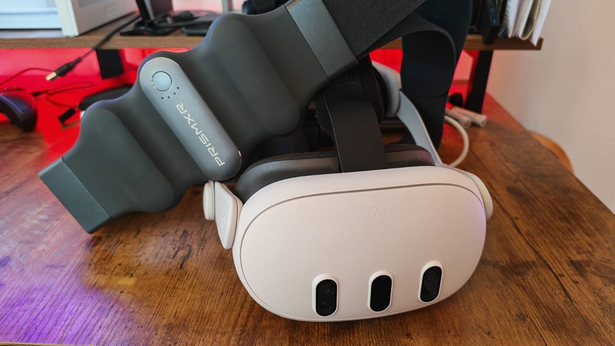The PrismXR Carina charging belt sitting on top of the Quest 3