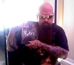 http://cdn.mos.musicradar.com/images/legacy/totalguitar/Kerry King with The Bloody Reign Of Slayer, June 2008.jpg