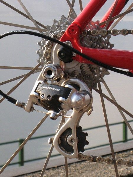 The matching Chorus rear derailleur worked perfectly during the test period.