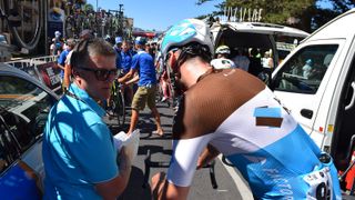 Stijn Vandenbergh speaks with team manager Laurent Biondi ahead of the stage start in Glenelg