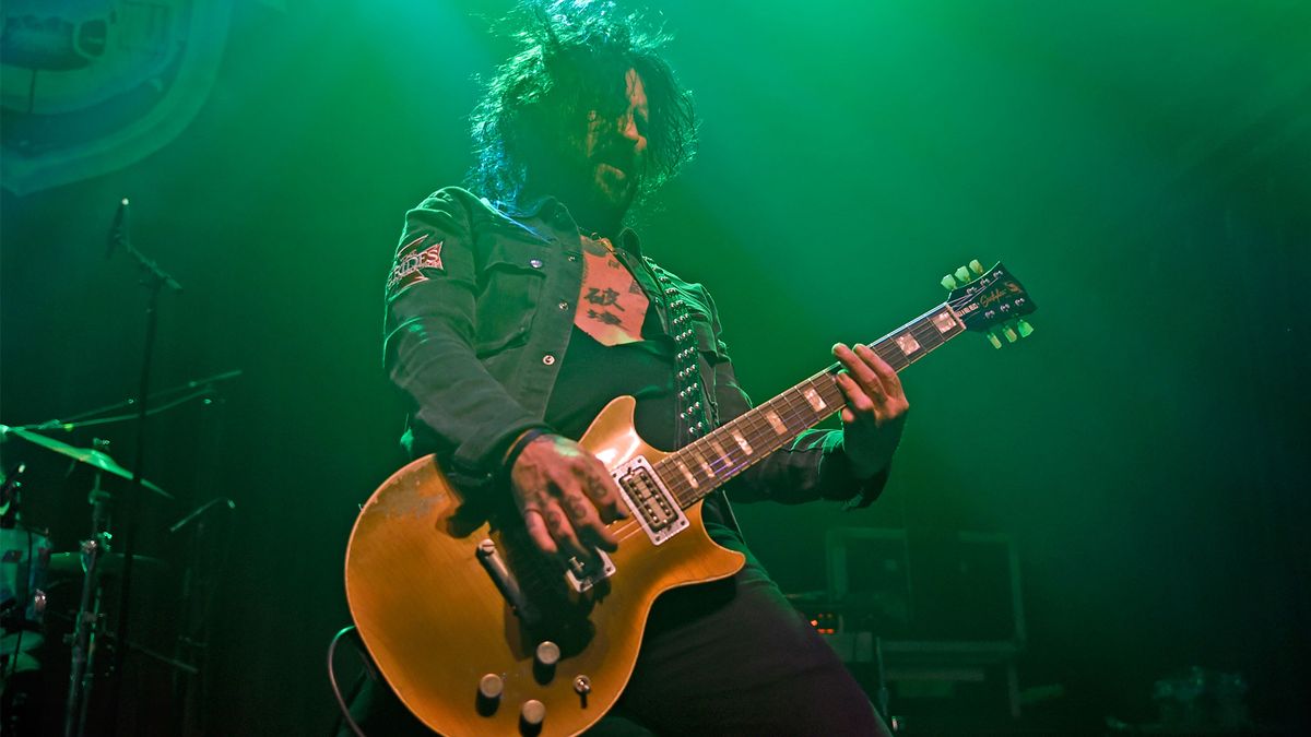 Tracii Guns of L.A. Guns