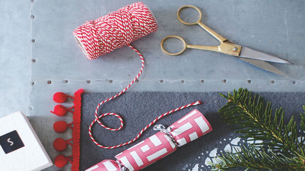 christmas crackers with string and scissors