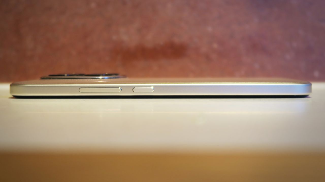 Xiaomi Redmi Note 15 Pro Plus REVIEW side