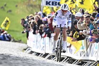 Tour of Flanders Women: Demi Vollering sails to victory with solo attack on Oude Kwaremont