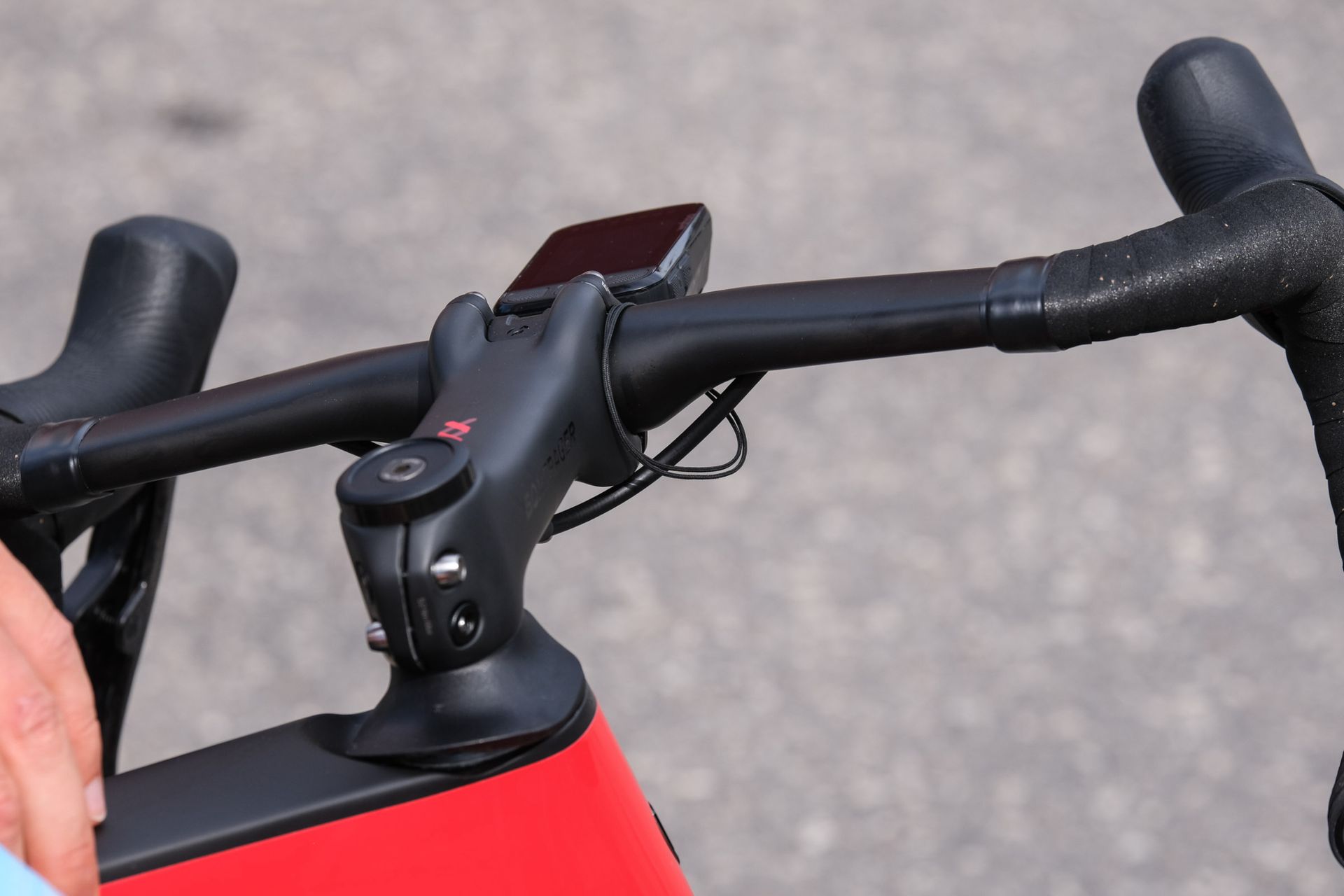 Détail du cockpit de Tom Scuggins Trek Madone en 2022 TdF