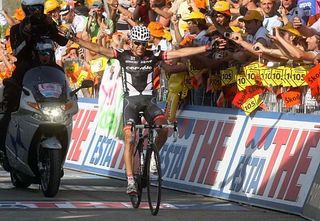 Carlos Sastre (Cervelo TestTeam) wins stage 19 with a strong final climb up Vesuvius.