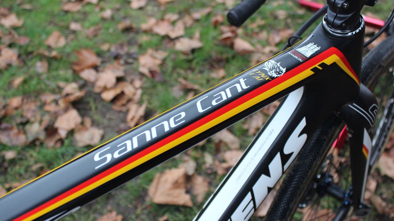 Sanne Cant's name and national colours decorate the frameset