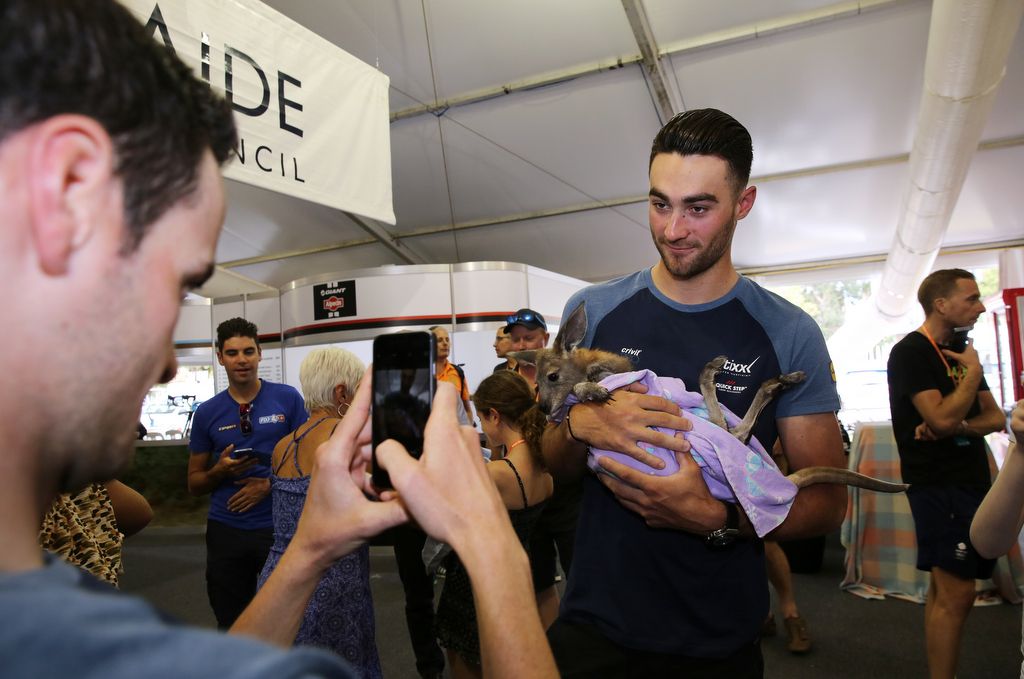 Guillaume Van Keirsbulck (Etixx-Quick-Step) with a new friend