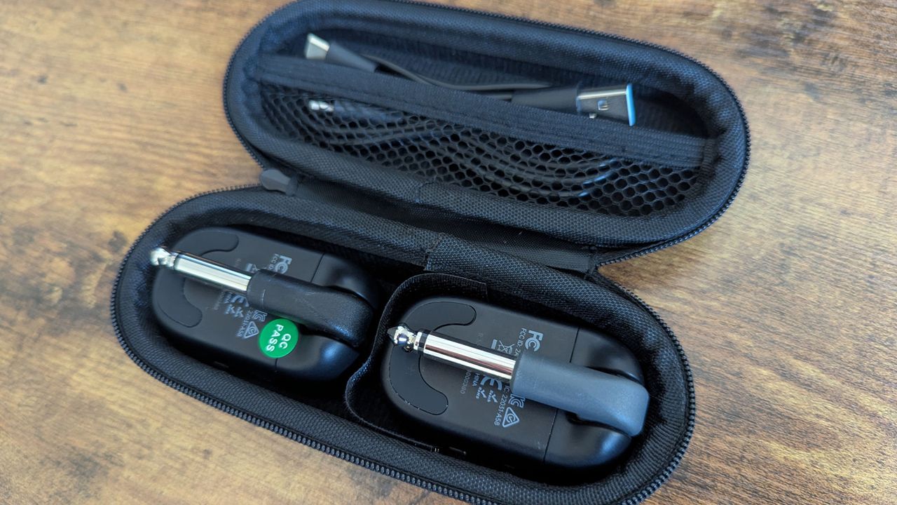 Xvive A58 guitar wireless system case interior