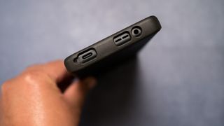 ASUS Zenfone 12 Ultra bottom view