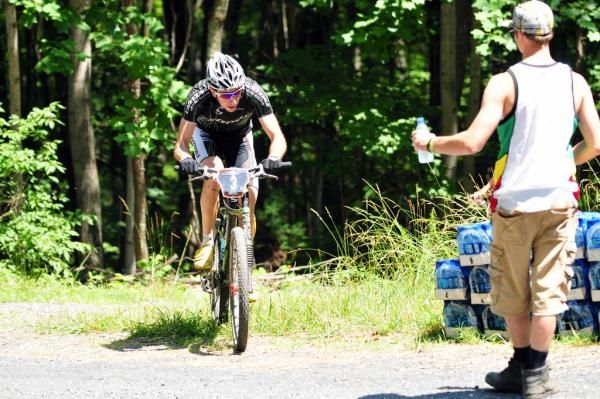Jeremiah Bishop (Cannondale) takes the early lead.
