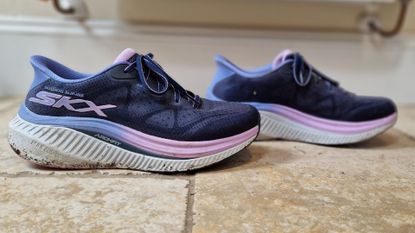 SKECHERS Max Cushioning Arch Fit Areena