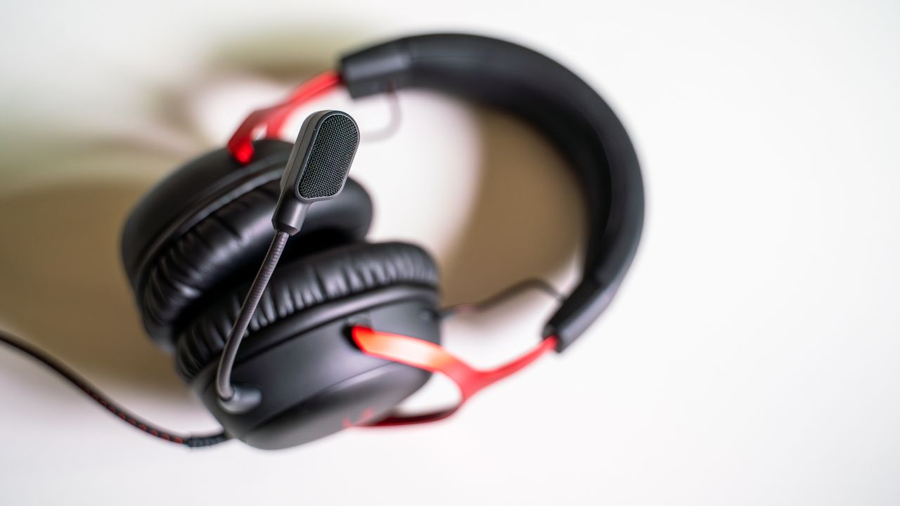 HyperX Cloud III on a white table
