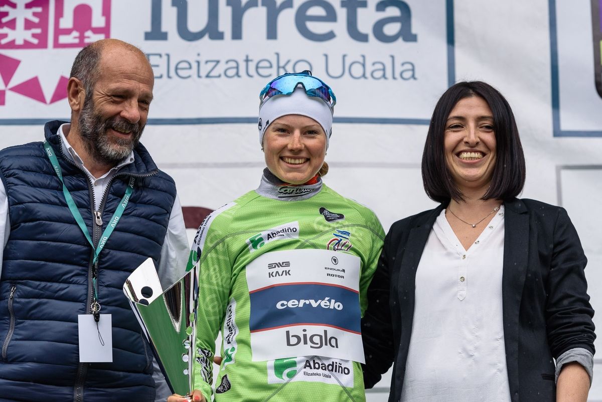 Lotta Lepist&Atilde;&para; retains the green jersey