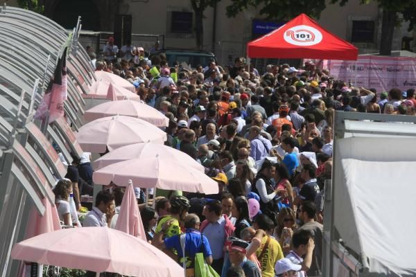The crowds gather for the Giro's most southerly stage.
