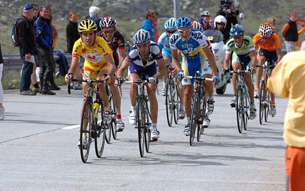 Koldo Gil (Saunier Duval) on the front