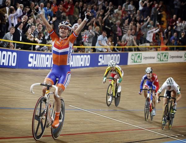Marianne Vos attacked with a half lap to go to defeat her breakaway companions by a large margin