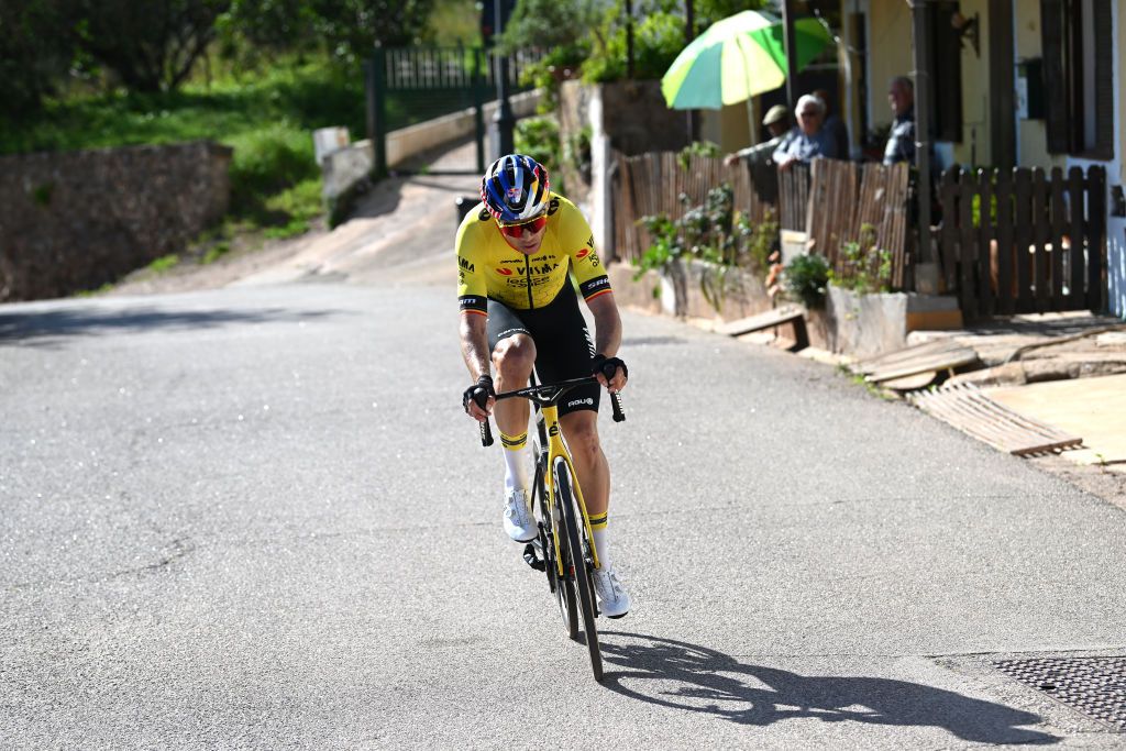 ALTO DO MALHAO PORTUGAL FEBRUARY 18 Wout Van Aert of Belgium and Team Visma Lease a Bike competes in the chase group during the 50th Volta ao Algarve em Bicicleta 2024 Stage 5 a 1658km stage from Faro to Alto do Malhao 514m on February 18 2024 in Alto do Malhao Portugal Photo by Dario BelingheriGetty Images