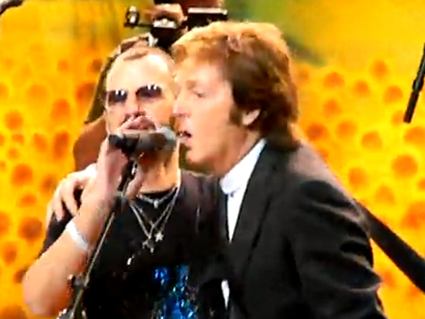 &quot;Da da da da da dah da dat!&quot; Macca joins Ringo for a rousing &#039;Birthday&#039;