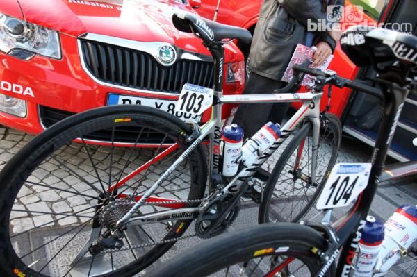 Three-time world champion Oscar Freire (Katusha) gets this custom painted Canyon Aeroad CF for Ronde van Vlaanderen.