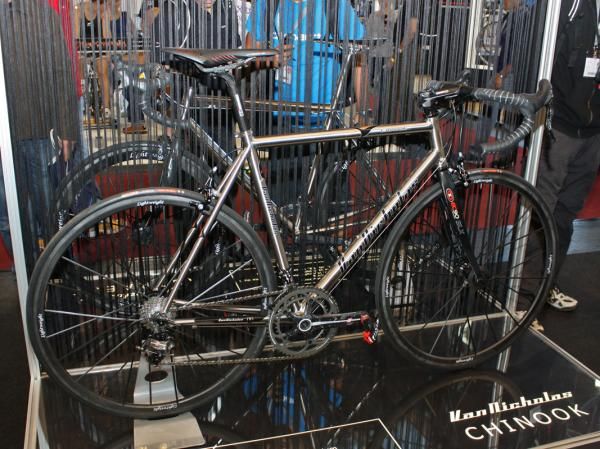 The criterium-specific Van Nicholas Chinook gets a tapered down tube, a longer top tube, and a slightly taller bottom bracket for 2011.