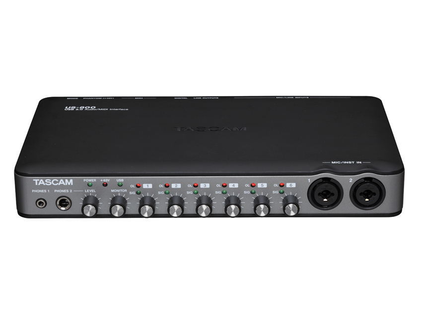 The US-800 is designed to be used in the studio and on the road.