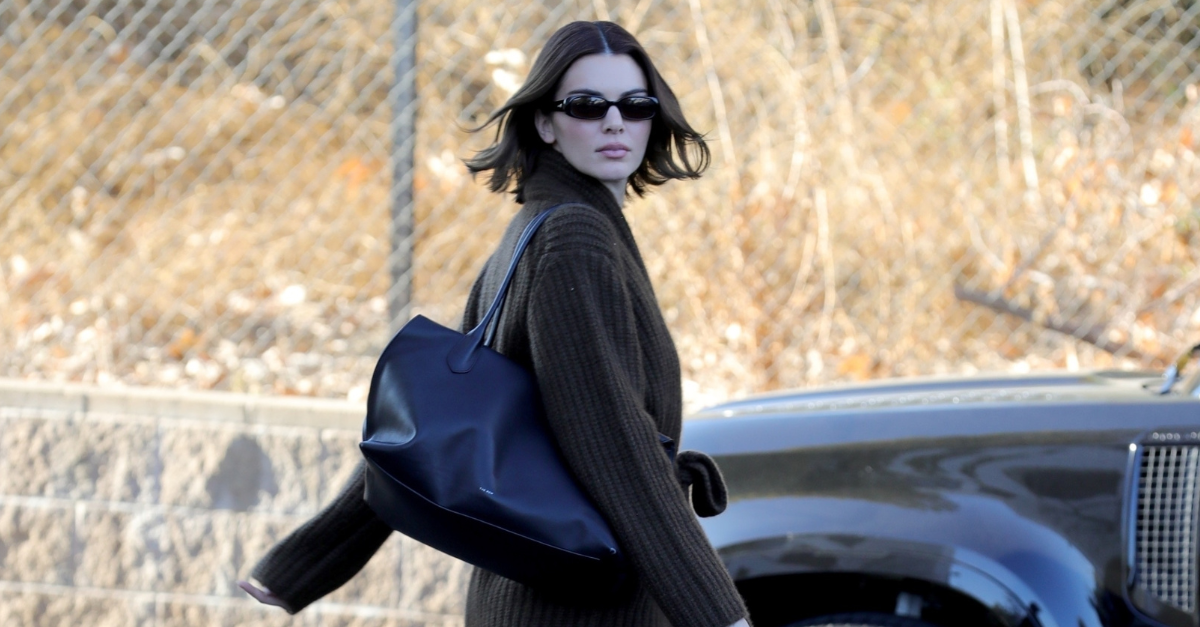 Kendall Jenner Made Her UGGs and Leggings Look So Chic With a Wrap ...