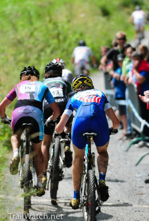 Georgia Gould (Luna Pro Team) and an elite group of chasers