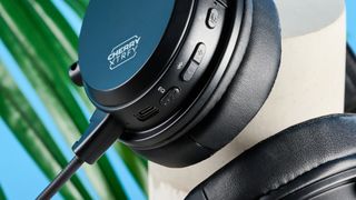 A black Cherry XTRFY H3 gaming headset