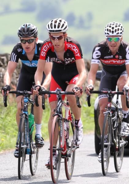 Smon Richardson (Sigma - Specialised) leads Geraint Thomas (Sky) and Jez Hunt (Cervelo Test Team).