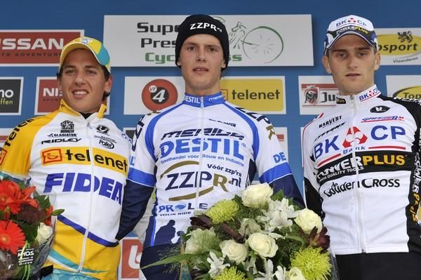The U23 podium (L-R): Tom Meeusen (Fidea Cycling Team), 2nd; Micki van Empel (ZZPR.nl-Destil-Merida), 1st; Jim Aernouts (BKCP - Powerplus), 3rd.
