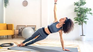You only need 30 minutes to build a stronger core without weights